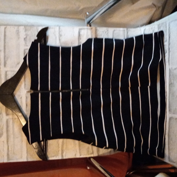 NWOT: BANNANA REPUBLIC; WOMENS STRIPED TUNIC TANK TOP. - Picture 2 of 6